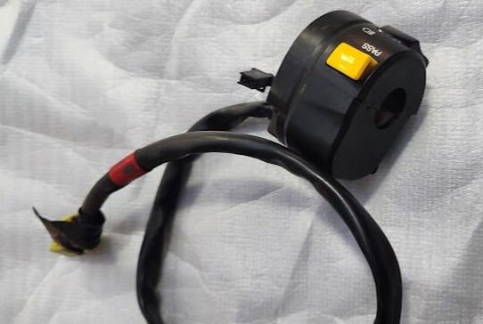 Suzuki GSR 600 Sol Kütüklük Kumanda