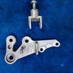 Suzuki GSXR 1000 2005-2006 Orjinal Sağ Sürücü Braketi