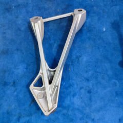 Kawasaki ZX6 Sağ Arka Basamak Bağlantı Demiri Taşıyıcı