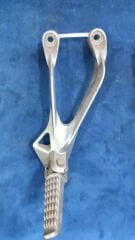 Kawasaki ZX6 Sağ Arka Basamak Bağlantı Demiri Taşıyıcı