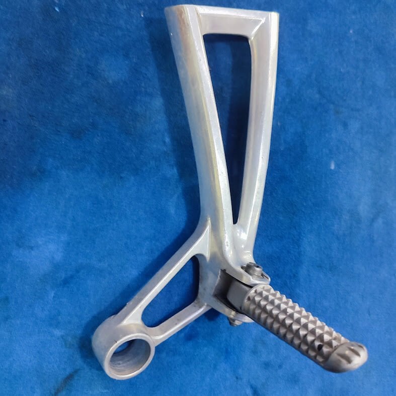 Yamaha YZF-R6 2003 - 2008 Orjinal Sağ Arka Basamak Braketi