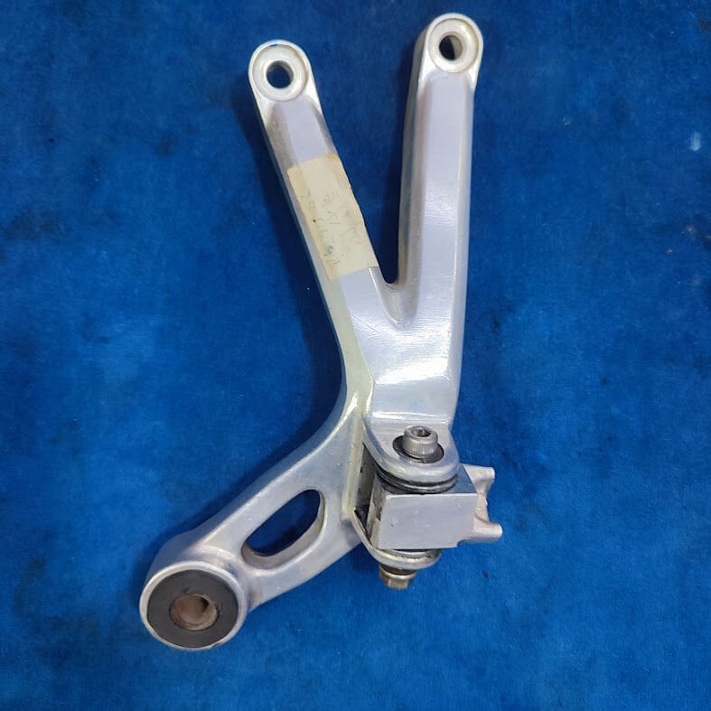 Yamaha YZF-R6 1999 - 2002 Orjinal Sağ Sol Arka Basamak Braketi