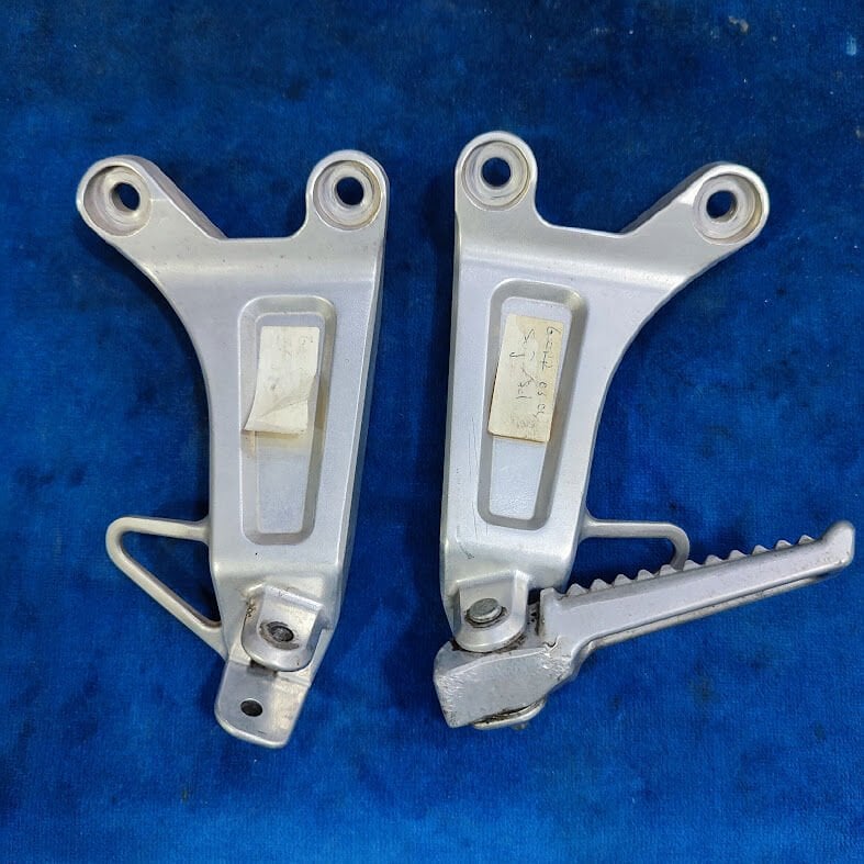 Honda CBR 600RR 2003-2004 Orjinal Arka Sağ Sol Basamak Braketi