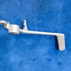 Yamaha R1 2004-2006 Orjinal Sağ Sürücü Braketi