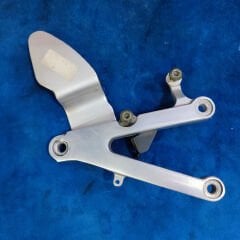 Yamaha R1 1998-1999 Orjinal Sağ Sürücü Baraketi