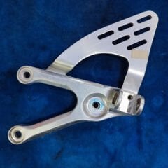 Yamaha R6 2004-2006 Orjinal Sol Sürücü Braketi