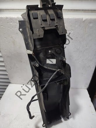 Aprilia ETV 1000 Caponord 1000 Arka Çamurluk Akü Plastiği